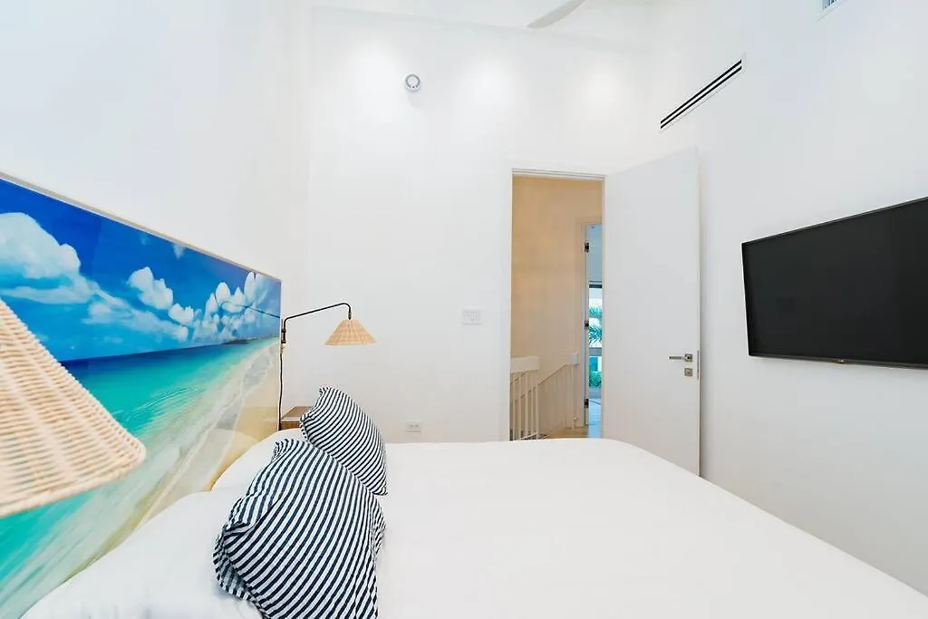 Seven Mile Beach Luxury 3Br Condo- Best Rates! George Town